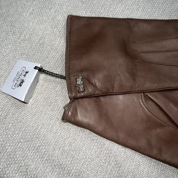 COACH Soft Leather Basic Gloves Pine Brown 6 1/2 New with tags, carriage symbol - Picture 2 of 8
